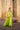 Vestido largo verde con diseño moderno