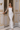 Vestido invitada con plumas y brillo elegante